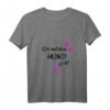 Damen T-Shirt mit Spruch 'Die mit dem Hund geht' - Lustiges V-Ausschnitt Hundemom Shirt für Hundehalterinnen und Hundeliebhaberinnen