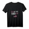 Die mit dem Hund geht Pfote Hunde T-Shirt – Lustiges Geschenk für Hundehalterinnen & Gassi-Geherinnen
