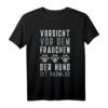 Vorsicht Vor Dem Frauchen Der Hund Ist Harmlos T-Shirt - Lustiges Geschenk für Hundeliebhaberinnen zu Weihnachten & Geburtstag