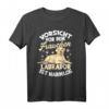Vorsicht Vor Dem Frauchen Labrador T-Shirt - Lustiges Hunde-Outfit für Damen, Frauen & Mädchen, Perfekt für Labrador-Hundebesitzerinnen & Gassi-Gängerinnen