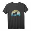 Wolf Geschenk Retro Vintage T-Shirt mit Hund, Husky und Mond - Perfekte Geschenkidee für Wolf- und Tierliebhaber zu Geburtstag, Weihnachten, Vatertag & Muttertag