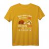 Once Upon A Time Girl Who Loved Dogs & Hedgehogs T-Shirt – Hochwertiges Tierliebhaber Geschenk für Hunde- und Igel-Fans, perfekt für jeden Anlass