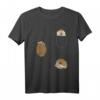 Kinder Igel in Brusttasche Kleidung - Niedliches Igel T-Shirt für Damen, Herren, Kinder & Mädchen als Geschenk zu Geburtstag & Weihnachten