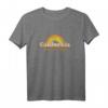 Retro California T-Shirt Vintage 70s Rainbow Design – Klassisches Old School Style Shirt für California Fans, Touristen & Geschenke