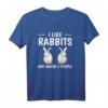 I Like Rabbits And Maybe 3 People - Lustiges Kaninchen T-Shirt für Kinder, Damen & Herren als Geschenk oder Tierzubehör
