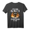 It's Fine I'm Fine Everything Is Fine Black Cat T-Shirt - Lustiges Katzen Motiv für Stressgeplagte & Katzenliebhaber
