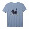Lustiges schwarze Katze auf Skateboarder im Retro-Stil T-Shirt – Perfektes Geschenk für Katzen- und Skateboardfans