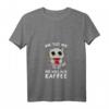 Damen T-Shirt mit Spruch 'Die Tut Nix Die Will Nur Kaffee' – Lustiges Kaffee- und Katzen-Motiv für Morgenmuffel und Bürofans