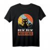 Lustiges Katze mit Kanonen T-Shirt – Western-inspiriertes Design für Katzenliebhaber & Humorvolle Tierfans