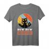Lustiges Katze mit Kanonen T-Shirt – Western-inspiriertes Design für Katzenliebhaber & Humorvolle Tierfans