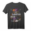 Durstige Hexe auf Hexen-Besen mit Katze - Lustiges Damen Halloween T-Shirt für Party & Kostümzubehör