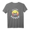 Lustiges Katzen & Kaffee T-Shirt - Perfektes Geschenk für Katzenliebhaber und Kaffeefans