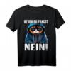 Lustiges Katzen Spruch T-Shirt - 'Bevor Du Fragst Nein!' Witziges Statement für Morgenmuffel, Nachtschichtarbeiter & Katzenfans