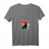 Damen T-Shirt mit frecher Katze und Kaffeetasse - Witziges Design für Katzenmamas & Kaffeeliebhaberinnen, V-Ausschnitt