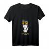 Lustiges Damen T-Shirt mit Katze auf mir - Perfekt für Katzenliebhaberinnen und Bücherwurm-Geschenke mit V-Ausschnitt