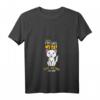 Lustiges Damen T-Shirt mit Katze auf mir - Perfekt für Katzenliebhaberinnen und Bücherwurm-Geschenke mit V-Ausschnitt