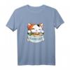 Cartoon Katze mit Sushi T-Shirt - Niedliches Japan-inspiriertes Design für Katzen- und Sushi-Fans, perfekt für Freizeit & Geschenke