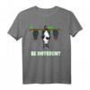 Fledermaus mit Katze Be different T-Shirt – Witziges Tiermotiv für Katzen- und Fledermausliebhaber, perfekt als Geschenk für Geburtstag und Weihnachten