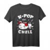 K-Pop and Chill mit niedlicher Kawaii Katze T-Shirt - Perfektes Geschenk für K-Pop Fans und Koreanische Popmusik Liebhaber