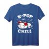 K-Pop and Chill mit niedlicher Kawaii Katze T-Shirt - Perfektes Geschenk für K-Pop Fans und Koreanische Popmusik Liebhaber