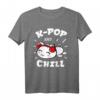 K-Pop and Chill mit niedlicher Kawaii Katze T-Shirt - Perfektes Geschenk für K-Pop Fans und Koreanische Popmusik Liebhaber