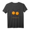 Süße Katze mit Sonnenbrille Motiv Summer and Sun Here I Come T-Shirt – Trendiges Tiermotiv für Sommer, Alltag & alle Jahreszeiten