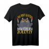 Katze mit Messer T-Shirt - Lustiges Horror-Design für Katzenliebhaber mit schwarzem Humor und dunklem Flair