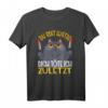 Katze mit Messer T-Shirt - Lustiges Horror-Design für Katzenliebhaber mit schwarzem Humor und dunklem Flair