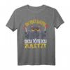 Katze mit Messer T-Shirt - Lustiges Horror-Design für Katzenliebhaber mit schwarzem Humor und dunklem Flair