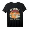 Be Smart Stay At Home - Vintage Katze Kitten Retro T-Shirt für Familien, Katzenliebhaber & Humorvolle Lockdown Erinnerungen