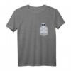 Coole Katze mit Sonnenbrille in der Brusttasche - Lustiges Katzen T-Shirt für Katzenliebhaber, perfekt als Geschenk zu Weihnachten, Jubiläum, Valentinstag oder Geburtstag