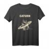 CATURN Katze T-Shirt - Space Tiger mit Galaxie-Design, ideales Geschenk für Katzen- und Sci-Fi-Fans zu Weihnachten & Geburtstag