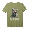 Lustiges Katzen Spruch T-Shirt mit Katzenhaaren – Perfektes Geschenk für Katzenliebhaber, Katzenmamas & Papas zu Weihnachten oder Geburtstag