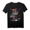 Lustiges Halloween Damen T-Shirt mit Hexenbesen, Katze und Spruch 'Die Chef Hexe' – Perfekt für die nächste Halloween Party