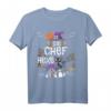 Lustiges Halloween Damen T-Shirt mit Hexenbesen, Katze und Spruch 'Die Chef Hexe' – Perfekt für die nächste Halloween Party