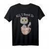 All I Need Is Coffee Shirt - Lustiges Vintage Katzen- & Kaffee-Liebhaber T-Shirt für Humorvolle Tierfreunde & Kaffeegenießer