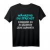 Lustiges T-Shirt mit Spruch: Während du sprichst, korrigiere ich deine Grammatik – Ironisches Geschenk für Sprachliebhaber