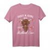 Just A Girl Who Loves Highland Cows T-Shirt - Lustiges Kuhliebhaber Outfit, Perfektes Geschenk für Frauen, Schwester, Tochter, Mutter & Tierfans
