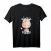 Drollige Muh Kuh T-Shirt mit Kuhglocke und Blümchen - Lustiges Comic Design für Kinder, Jugendliche & Erwachsene als Geburtstags- oder Weihnachtsgeschenk