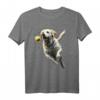 Gelber Labrador Retriever T-Shirt mit Balljagd - Niedliches Hundedesign für Labrador-Liebhaber, Hundebesitzer & Geschenkideen