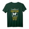 Powered by Coffein and Lhasa Apso Hundeliebhaber T-Shirt - Perfektes Geschenk für Hundebesitzer, Züchter und Tierliebhaber zu Weihnachten, Geburtstag & besonderen Anlässen