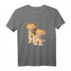 Löwe, Löwenkind, kleiner Löwe, Löwenbaby T-Shirt – Süßes Tiermotiv für Löwenliebhaber, Kinder & Safari-Fans