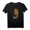 Löwe kommt aus Kleidung Kinder Geschenk Outfit - Lustiges Löwe T-Shirt für Damen, Herren & Kinder, ideales Geburtstags- & Weihnachtsgeschenk