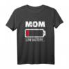 Mom low Battery T-Shirt - Lustiges Geschenk für Mütter mit Batterie-Icon, ideal für Eltern und Familienmitglieder