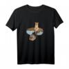 Löwen Reflexion - Alt vs. Jung - Lustiges Tier-T-Shirt mit Humor von Jens der Christ & Isa SonShine