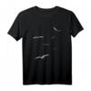 Fliegende Möwen am Meer T-Shirt – Maritimes Nordsee & Ostsee Design für Norddeutschland-Fans, Urlaub & Strandspaziergänge