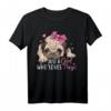 Just a Girl Who Loves Pugs - Süßes Mops T-Shirt für Hundeliebhaber, Mops Mama & Papa, Perfekt als Geschenk zu Weihnachten & Geburtstag