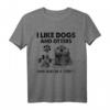 Ich mag Hunde und Otter und vielleicht 3 Leute T-Shirt – Lustiges Geschenk für Tierliebhaber zu Muttertag, Vatertag, Weihnachten & mehr