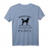 Damen T-Shirt mit lustigem Hundedesign – Unterschätze niemals eine Frau mit Pudel, perfektes Geschenk für Hundeliebhaberinnen zu Weihnachten, Geburtstag & mehr