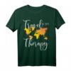 Travel Is my Therapy T-Shirt – Perfektes Outfit für Backpacker, Reiseblogger & Fernweh-Geplagte als Geschenk oder Reiseoutfit